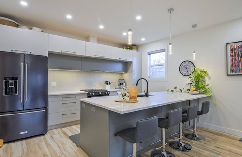 Okanagan-Similkameen Casa | Casa Feliz - Across from the beach w/ Hot Tub