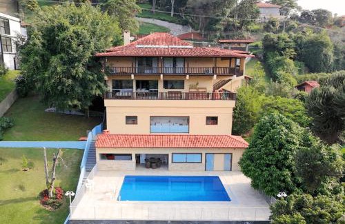 Itaipava Casa | Casa Feliz: serviço, hidro aquecida, piscina