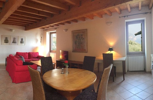 Fornico Apartamento | Casa FORNICO: 2 apartamentos con terrazas y vistas impresionantes del lago de Garda