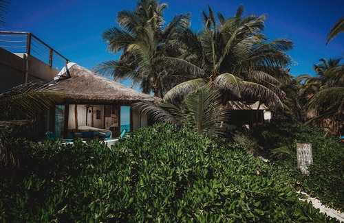 Zona Hotelera Casa | Casa Gaia Tulum - Private Vacation Home on Tulum beach with turquoise sea at your doorstep!