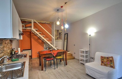 Spoleto Casa | Casa Geranio D: Una casa de campo moderna y encantadora de dos pisos ubicada en una zona tranquila a pocos minutos del centro.