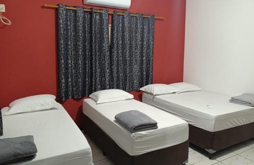 Barra do Garcas Casa | Casa grande, ar em todos os quartos, cabe 3 carros