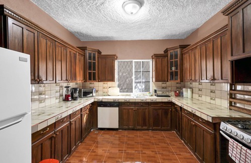 Leon Casa | Casa Guadalupe - 4BR/4.5BA Two-Story In Leon