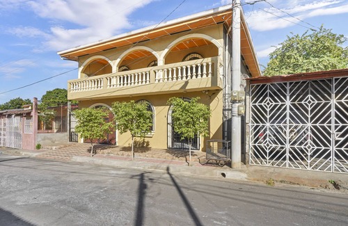 Leon Casa | Casa Guadalupe - 4BR/4.5BA Two-Story In Leon