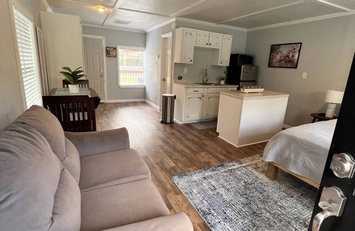 Livingston Cabaña | Casa Hornitos/Beautiful Cottage 8 min from lake