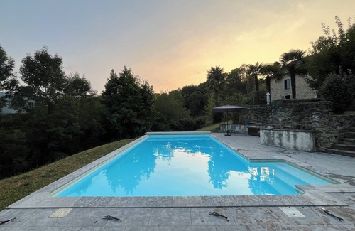 Montaut Casa | Casa Hourquet: nature, pool and the Pyrenees