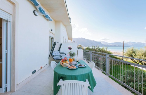 Alcamo Marina Apartamento | CASA IBISCUS 1 5 meters from the beach