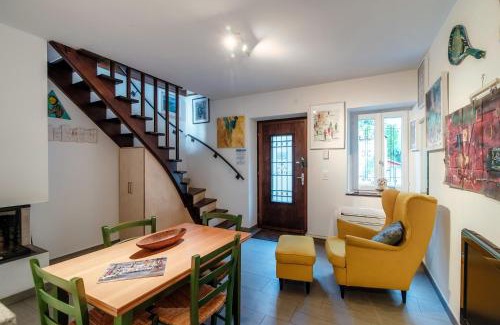 Bissone Apartamento | Casa In Contrada by Quokka 360 - Village life and lake