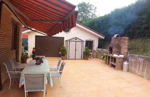 Villaescusa Chalet De Esquí | CASA INDEPENDIENTE CON PISCINA Y BARBACOA JUNTO A PARQUE DE CABARCENO