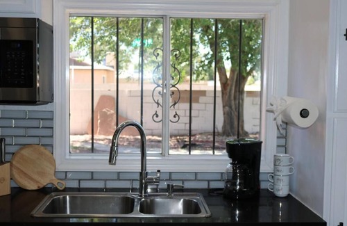 Rancho Oakey Casa | Casa independiente en el vibrante centro de Las Vegas.