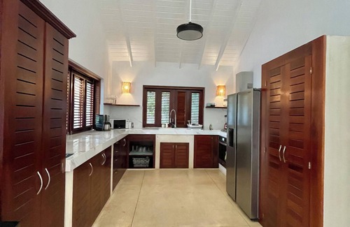Puerto Bahia Villa | CASA ISLA, 3 Bed Lux Villa w/ Private Pool -2 minute walk to stunning beach!
