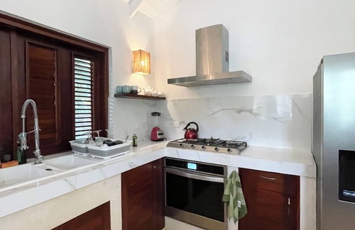 Puerto Bahia Villa | CASA ISLA, 3 Bed Lux Villa w/ Private Pool -2 minute walk to stunning beach!