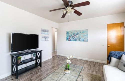 Little Italy Apartamento | Casa Italia -2BR- FREE Driveway parking for 2 cars