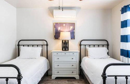 Little Italy Apartamento | Casa Italia -2BR- FREE Driveway parking for 2 cars