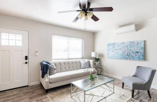 Little Italy Apartamento | Casa Italia -2BR- FREE Driveway parking for 2 cars