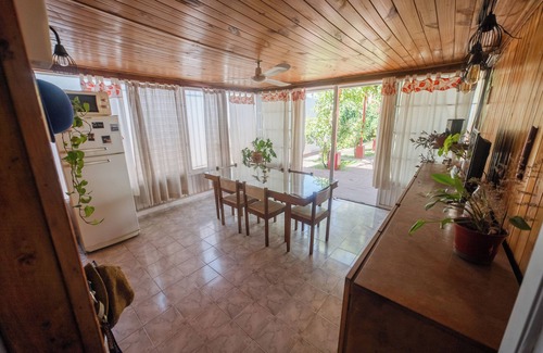 Godoy Cruz Casa | Casa Jade: Luminoso y cálido hogar con pileta