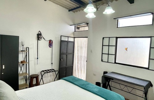 Antigua Guatemala Casa | Casa Jebel Antigua - Walk to Center of Town - Parking!