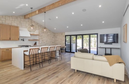 West Hills Villa | Casa Kabessa Cali