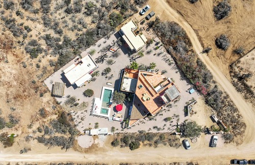 El Pescadero Casa | Casa Kafka: Large 3-building, 7-bedroom compound in relaxing El Pescadero!