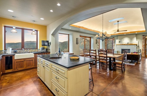 Atascadero Villa | Casa Kaleidoscope – Eco-Luxury Hilltop Retreat