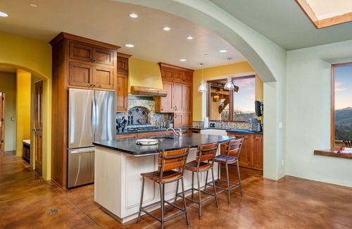 Atascadero Villa | Casa Kaleidoscope – Eco-Luxury Hilltop Retreat