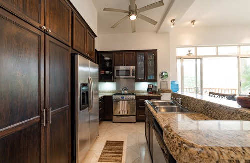 P Chahue Condominio | Casa Kiskadee - HUATULCO HAVEN - 3 BEDROOM STEPS FROM PLAYA CHAHUE AND CHEDRAUI