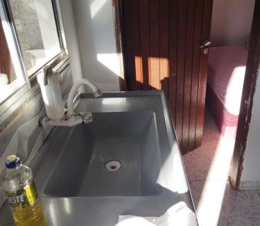 Plano Diretor Sul Casa | Casa kitnet Próx da Rodoviária c/suite e ar condicionado entrada individual . Geladeira e cozinha básica. Garagem pra carro.