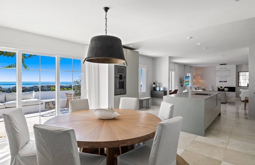 Benahavis Chalet De Esquí | Casa La Heredia - 3bd Townhouse & amazing views!