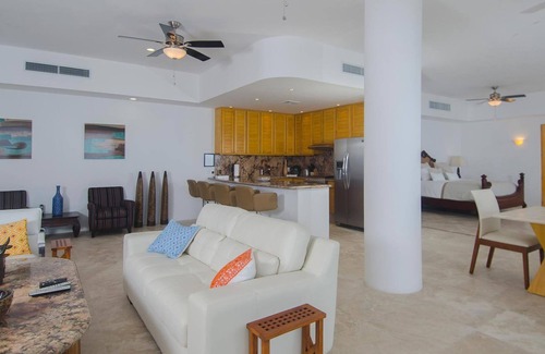 South Shore Hotel Area Villa | Casa La Vista - 25.000 pies cuadrados frente al mar a la Excelencia!