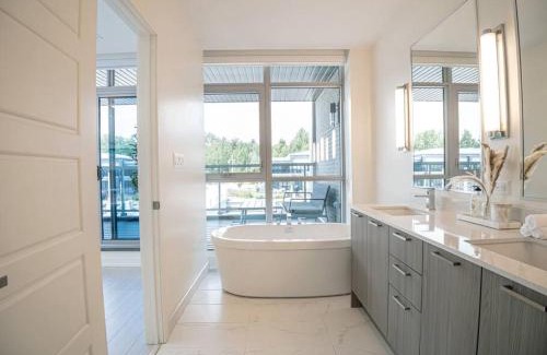 Innisfil Apartamento | Casa Lago 5 Bed Waterfront House