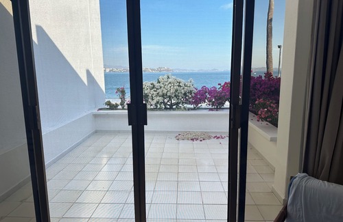 Manzanillo Casa | Casa Lang 4 BR/Bath pool on flat calm beach steps to restaurants in secure area.