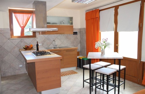 Montagnano Otro | CASA LARA es un acogedor apartamento con entrada independiente, parte de una hermosa villa inmit