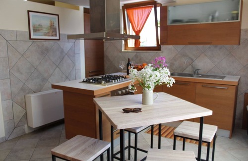 Montagnano Otro | CASA LARA es un acogedor apartamento con entrada independiente, parte de una hermosa villa inmit