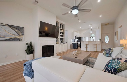 Barker Casa | Casa Larissa , Grill & Chill Retreat- Heated Pool 3 bedroom Home in Katy TX
