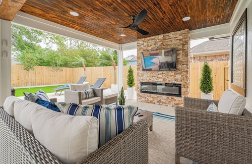 Barker Casa | Casa Larissa , Grill & Chill Retreat- Heated Pool 3 bedroom Home in Katy TX