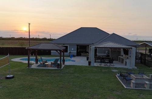 Rio Hondo Casa | Casa Las Tortugas - 3bd home w/ Pool - Arroyo City