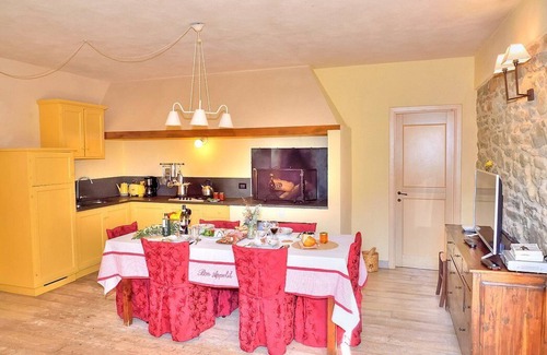 Castelfranco di Sopra Casa | Casa Leggiadra D: Un apartamento característico que forma parte de una antigua granja.