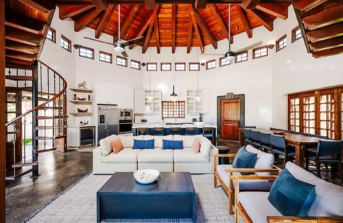 Tamarindo Casa | Casa Libelula, this tranquil haven offers direct beach access.