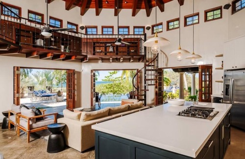 Tamarindo Casa | Casa Libelula, this tranquil haven offers direct beach access.