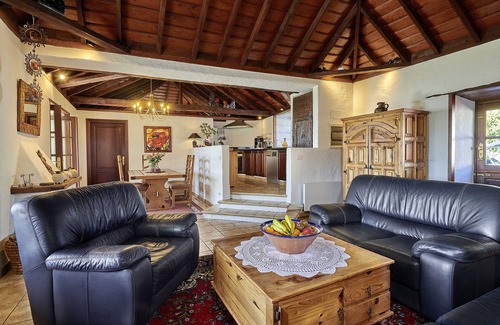 Los Llanos Casa | Casa Los Suenos cozy country house with sea and mountain views