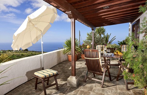 Los Llanos Casa | Casa Los Suenos cozy country house with sea and mountain views