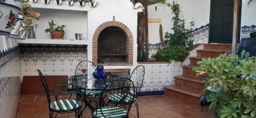 Ojen Casa | Casa Luciíta: Agradable con chimenea, patio y BBQ.
