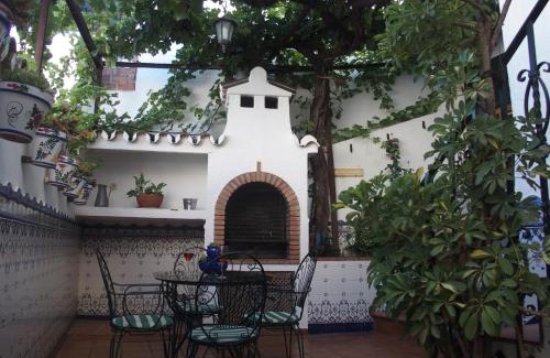 Ojen Casa | Casa Luciíta: Agradable con chimenea, patio y BBQ.