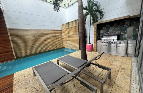 Laureles Casa | Casa Lujosa, piscina, sala de cine y chimenea. Barrio mas cool del mundo