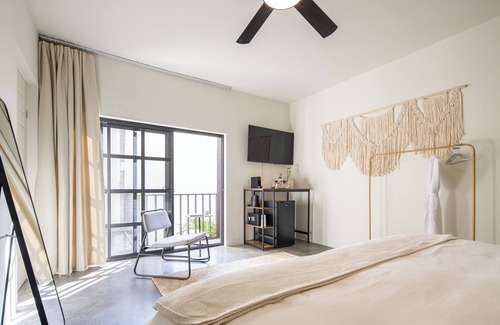Ruta Independencia Casa | Casa Lumos - Minimalist Comfort Suites in Centro Historico