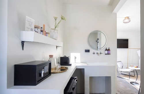 Ruta Independencia Casa | Casa Lumos - Minimalist Comfort Suites in Centro Historico