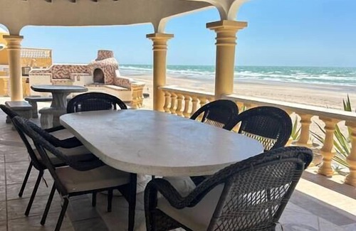 La Deportiva Casa | Casa Luna Llena Beachfront home in Playa Encanto