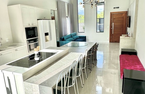 Tifa Monos Casa | Casa luxuosa De Piscina e Hidromassagem