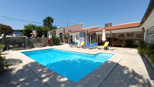 Santa Maria dos Olivais Casa | Casa Machuca - espaço exclusivo com piscina