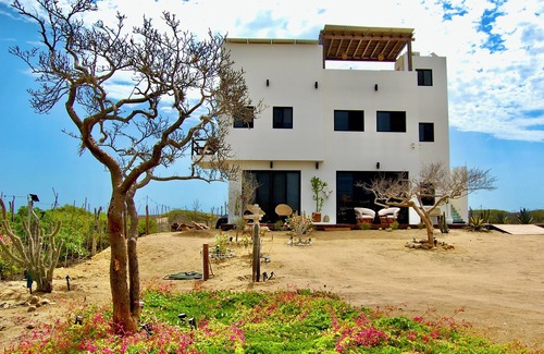 Cerritos Villa | Casa Magica is a 3-bedroom Beachfront Oasis w/Rooftop Pool